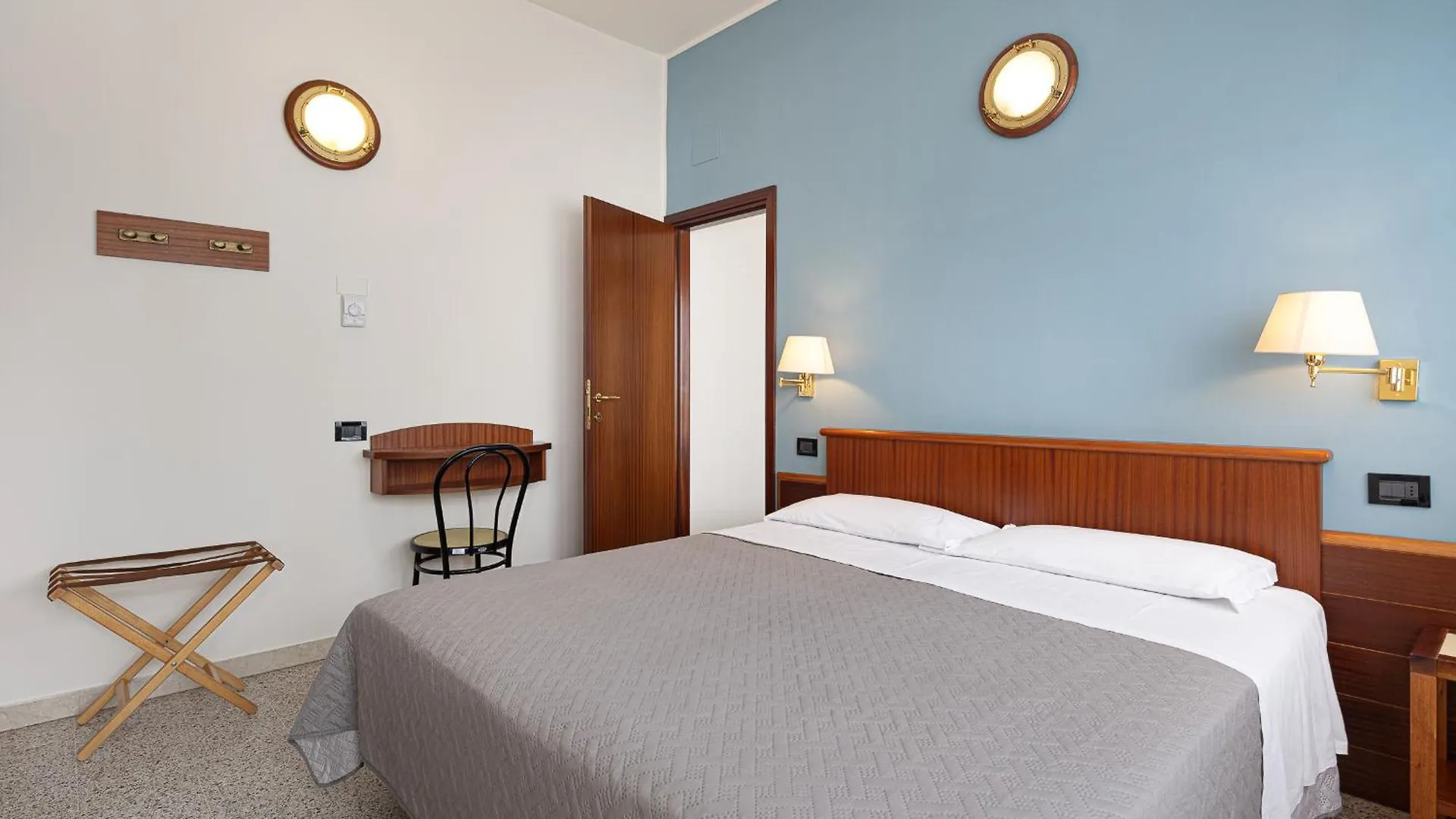 ***  Hotel Avana Fronte Mare Riccione Italie