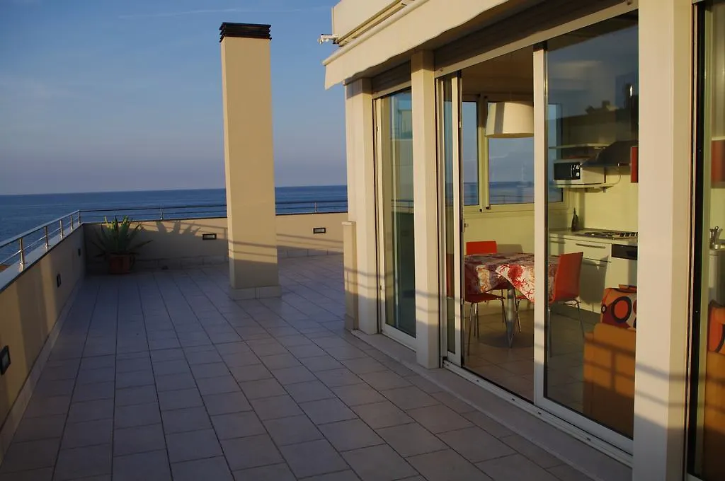 Hotel Avana Fronte Mare Riccione 3*,  Italia